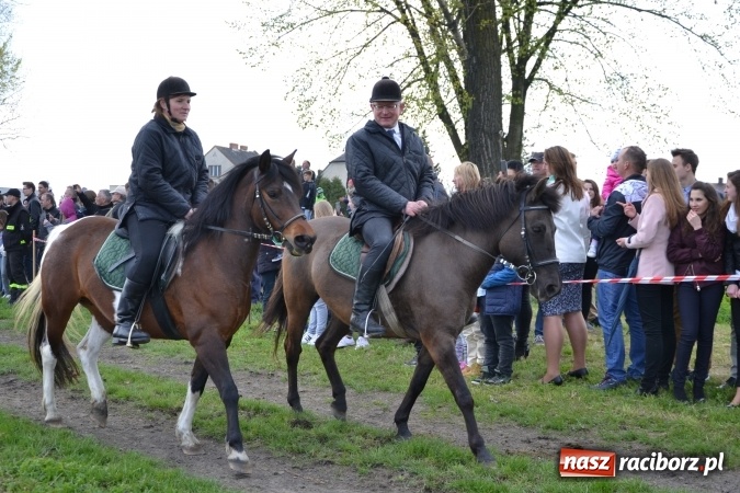 Zdjęcie w galerii na portalu naszraciborz.pl: Galopem, czyli finał bieńkowickiej procesji konnej  wiadomości z regionu
