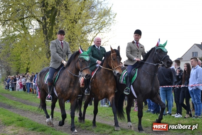 Zdjęcie w galerii na portalu naszraciborz.pl: Galopem, czyli finał bieńkowickiej procesji konnej  wiadomości z regionu
