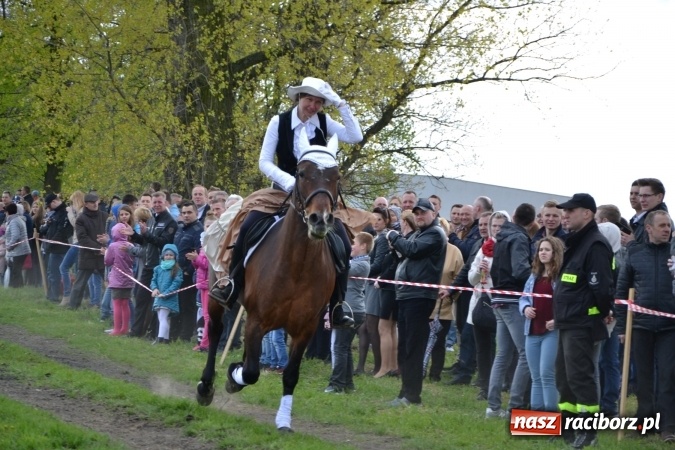 Zdjęcie w galerii na portalu naszraciborz.pl: Galopem, czyli finał bieńkowickiej procesji konnej  wiadomości z regionu
