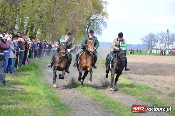 Zdjęcie w galerii na portalu naszraciborz.pl: Galopem, czyli finał bieńkowickiej procesji konnej  wiadomości z regionu
