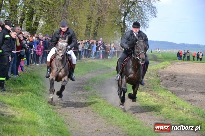 Zdjęcie w galerii na portalu naszraciborz.pl: Galopem, czyli finał bieńkowickiej procesji konnej  wiadomości z regionu