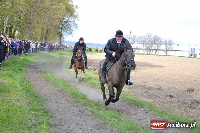Zdjęcie w galerii na portalu naszraciborz.pl: Galopem, czyli finał bieńkowickiej procesji konnej  wiadomości z regionu