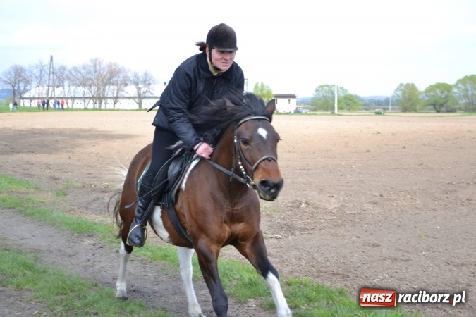 Zdjęcie w galerii na portalu naszraciborz.pl: Galopem, czyli finał bieńkowickiej procesji konnej  wiadomości z regionu