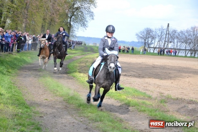 Zdjęcie w galerii na portalu naszraciborz.pl: Galopem, czyli finał bieńkowickiej procesji konnej  wiadomości z regionu