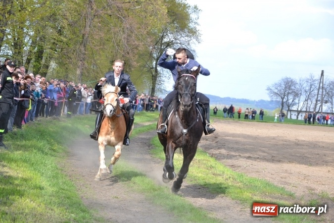 Zdjęcie w galerii na portalu naszraciborz.pl: Galopem, czyli finał bieńkowickiej procesji konnej  wiadomości z regionu