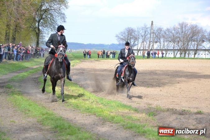 Zdjęcie w galerii na portalu naszraciborz.pl: Galopem, czyli finał bieńkowickiej procesji konnej  wiadomości z regionu
