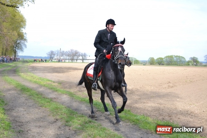 Zdjęcie w galerii na portalu naszraciborz.pl: Galopem, czyli finał bieńkowickiej procesji konnej  wiadomości z regionu