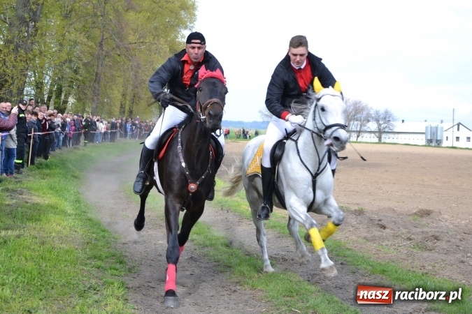 Zdjęcie w galerii na portalu naszraciborz.pl: Galopem, czyli finał bieńkowickiej procesji konnej  wiadomości z regionu