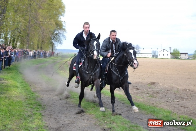 Zdjęcie w galerii na portalu naszraciborz.pl: Galopem, czyli finał bieńkowickiej procesji konnej  wiadomości z regionu