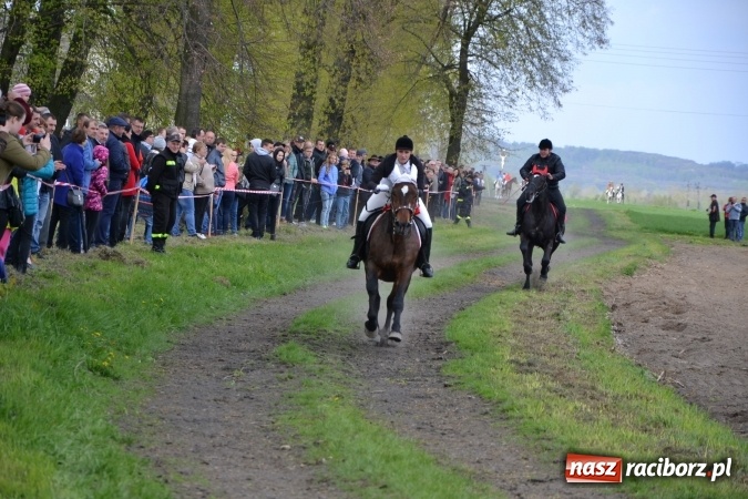 Zdjęcie w galerii na portalu naszraciborz.pl: Galopem, czyli finał bieńkowickiej procesji konnej  wiadomości z regionu