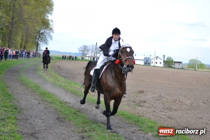 Zdjęcie w galerii na portalu naszraciborz.pl: Galopem, czyli finał bieńkowickiej procesji konnej  wiadomości z regionu