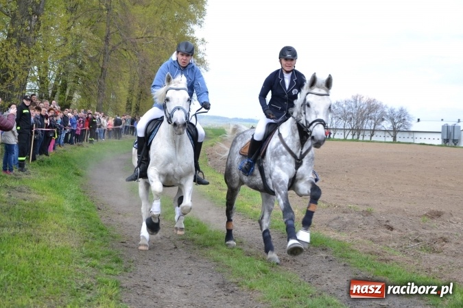 Zdjęcie w galerii na portalu naszraciborz.pl: Galopem, czyli finał bieńkowickiej procesji konnej  wiadomości z regionu