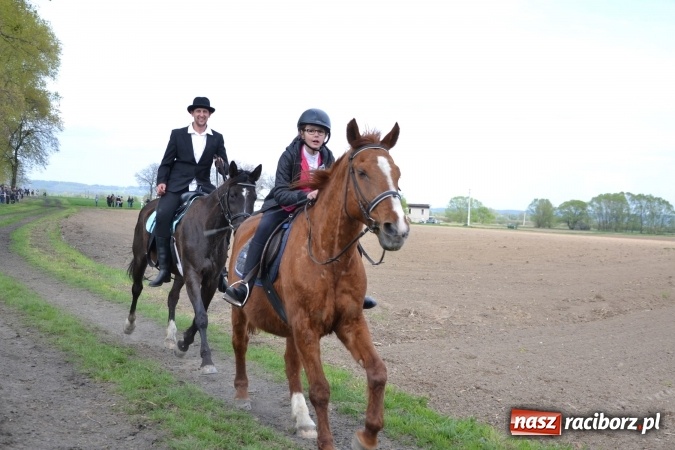 Zdjęcie w galerii na portalu naszraciborz.pl: Galopem, czyli finał bieńkowickiej procesji konnej  wiadomości z regionu