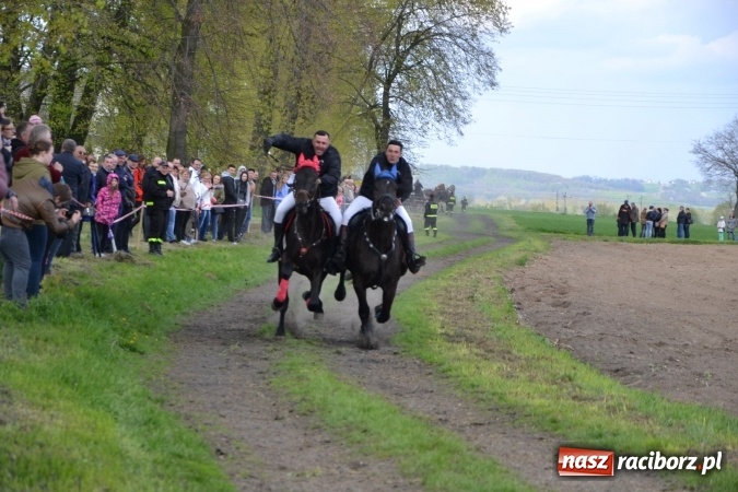Zdjęcie w galerii na portalu naszraciborz.pl: Galopem, czyli finał bieńkowickiej procesji konnej  wiadomości z regionu