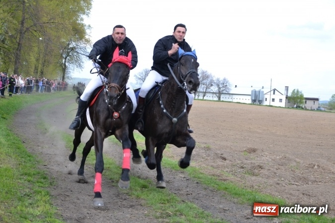 Zdjęcie w galerii na portalu naszraciborz.pl: Galopem, czyli finał bieńkowickiej procesji konnej  wiadomości z regionu