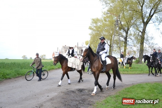 Zdjęcie w galerii na portalu naszraciborz.pl: Galopem, czyli finał bieńkowickiej procesji konnej  wiadomości z regionu