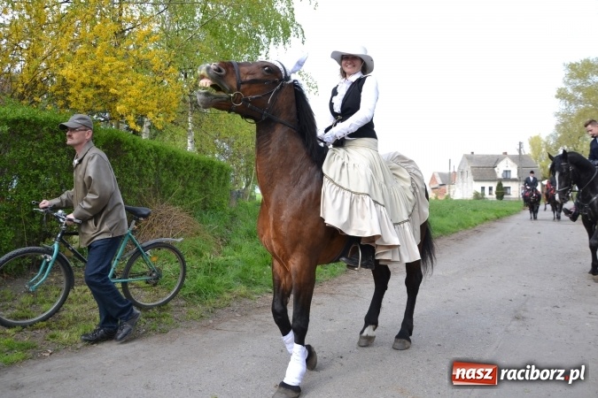 Zdjęcie w galerii na portalu naszraciborz.pl: Galopem, czyli finał bieńkowickiej procesji konnej  wiadomości z regionu