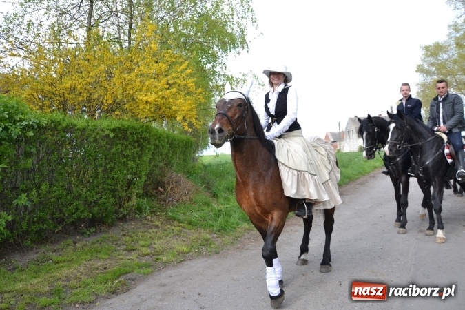 Zdjęcie w galerii na portalu naszraciborz.pl: Galopem, czyli finał bieńkowickiej procesji konnej  wiadomości z regionu