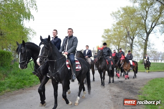 Zdjęcie w galerii na portalu naszraciborz.pl: Galopem, czyli finał bieńkowickiej procesji konnej  wiadomości z regionu