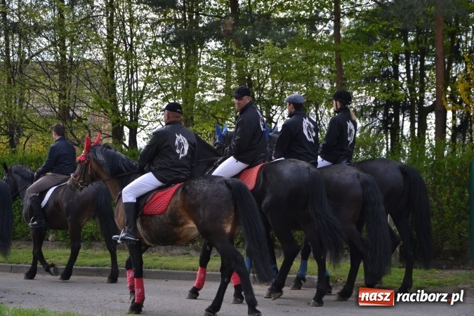 Zdjęcie w galerii na portalu naszraciborz.pl: Galopem, czyli finał bieńkowickiej procesji konnej  wiadomości z regionu