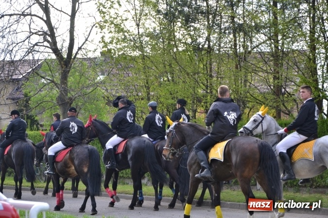Zdjęcie w galerii na portalu naszraciborz.pl: Galopem, czyli finał bieńkowickiej procesji konnej  wiadomości z regionu