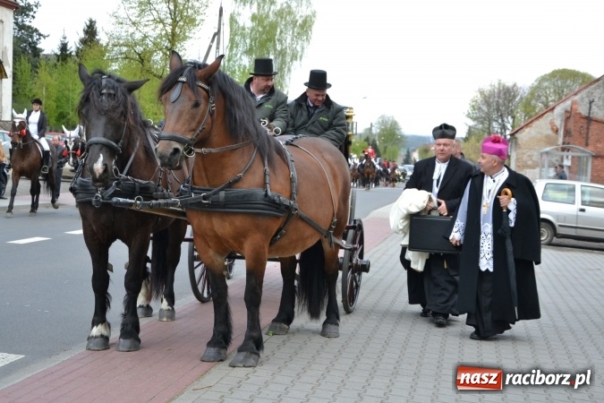 Zdjęcie w galerii na portalu naszraciborz.pl: Galopem, czyli finał bieńkowickiej procesji konnej  wiadomości z regionu