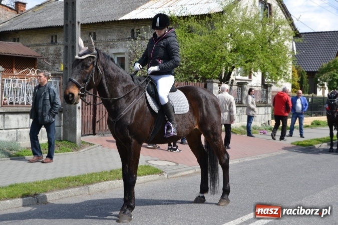 Zdjęcie w galerii na portalu naszraciborz.pl: Galopem, czyli finał bieńkowickiej procesji konnej  wiadomości z regionu