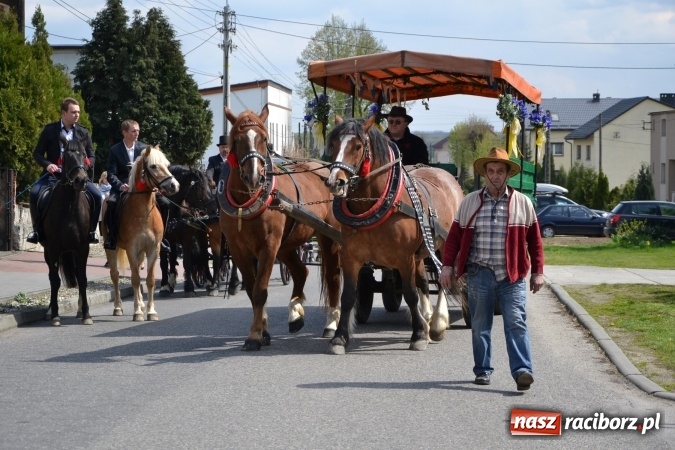 Zdjęcie w galerii na portalu naszraciborz.pl: Galopem, czyli finał bieńkowickiej procesji konnej  wiadomości z regionu