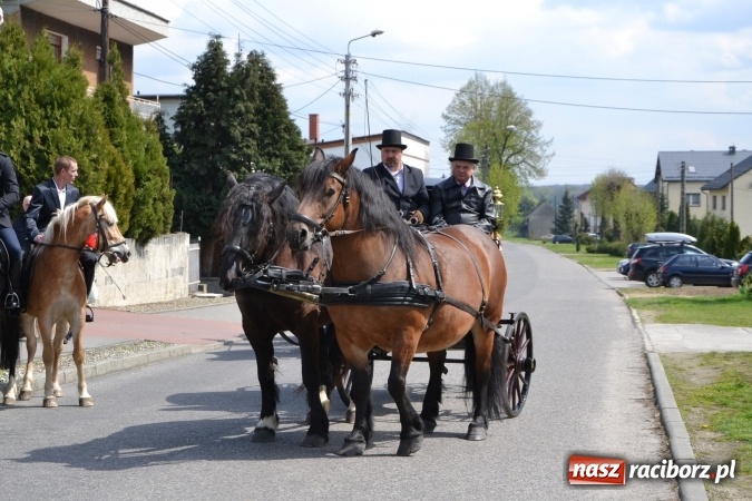 Zdjęcie w galerii na portalu naszraciborz.pl: Galopem, czyli finał bieńkowickiej procesji konnej  wiadomości z regionu