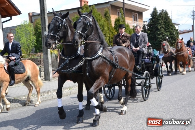 Zdjęcie w galerii na portalu naszraciborz.pl: Galopem, czyli finał bieńkowickiej procesji konnej  wiadomości z regionu