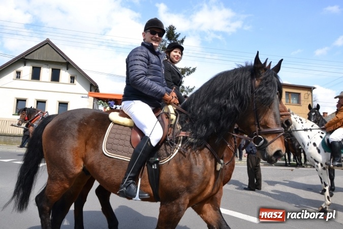 Zdjęcie w galerii na portalu naszraciborz.pl: Galopem, czyli finał bieńkowickiej procesji konnej  wiadomości z regionu