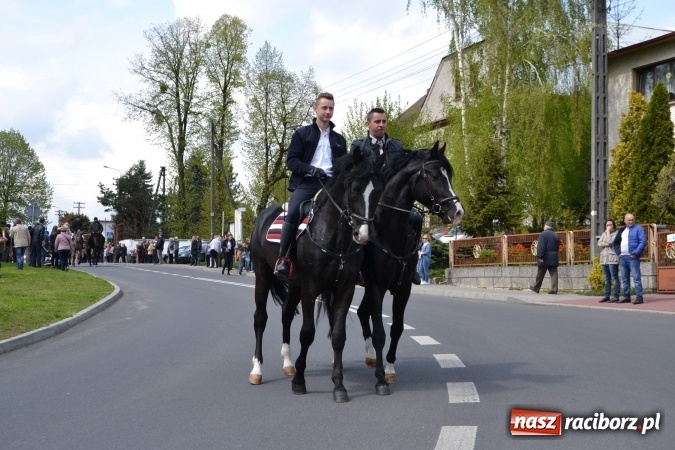 Zdjęcie w galerii na portalu naszraciborz.pl: Galopem, czyli finał bieńkowickiej procesji konnej  wiadomości z regionu