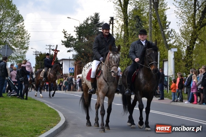 Zdjęcie w galerii na portalu naszraciborz.pl: Galopem, czyli finał bieńkowickiej procesji konnej  wiadomości z regionu