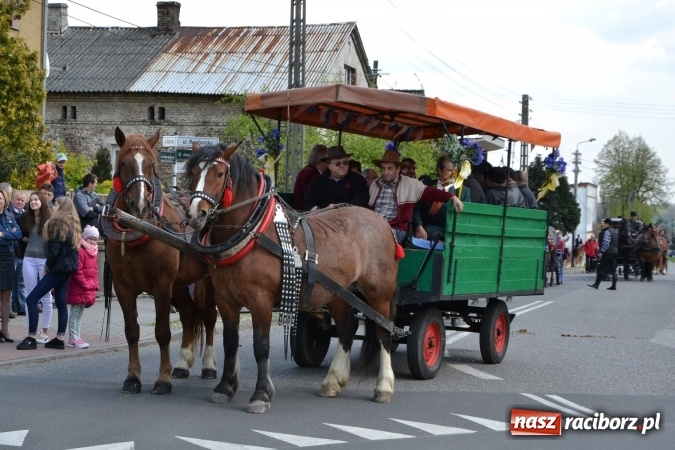 Zdjęcie w galerii na portalu naszraciborz.pl: Galopem, czyli finał bieńkowickiej procesji konnej  wiadomości z regionu