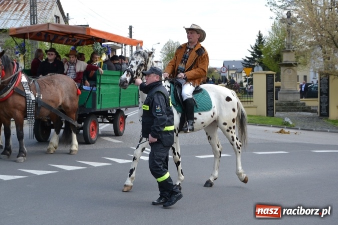 Zdjęcie w galerii na portalu naszraciborz.pl: Galopem, czyli finał bieńkowickiej procesji konnej  wiadomości z regionu