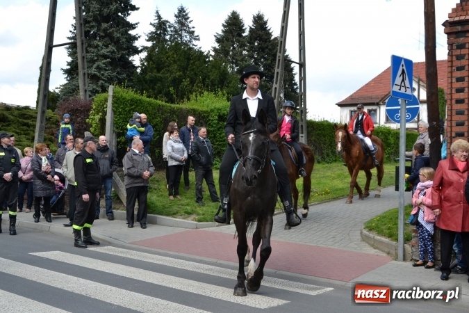 Zdjęcie w galerii na portalu naszraciborz.pl: Galopem, czyli finał bieńkowickiej procesji konnej  wiadomości z regionu