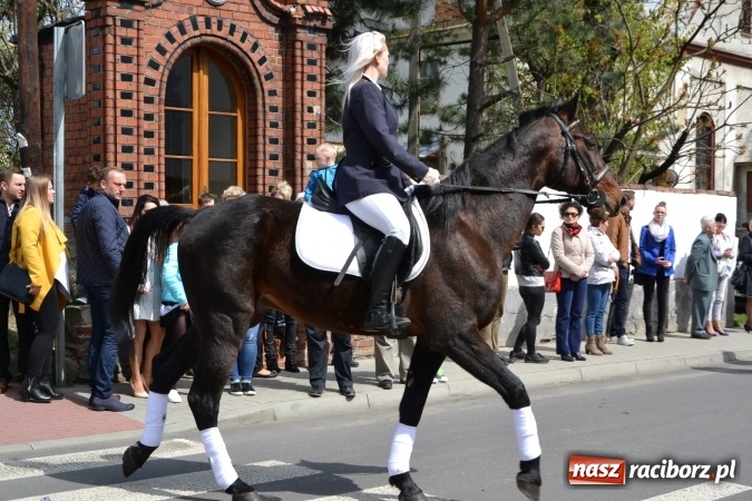 Zdjęcie w galerii na portalu naszraciborz.pl: Galopem, czyli finał bieńkowickiej procesji konnej  wiadomości z regionu