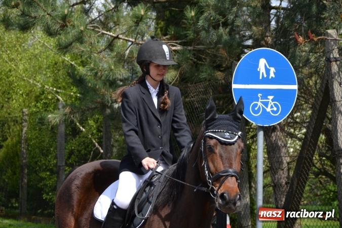 Zdjęcie w galerii na portalu naszraciborz.pl: Galopem, czyli finał bieńkowickiej procesji konnej  wiadomości z regionu