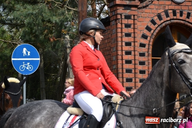 Zdjęcie w galerii na portalu naszraciborz.pl: Galopem, czyli finał bieńkowickiej procesji konnej  wiadomości z regionu