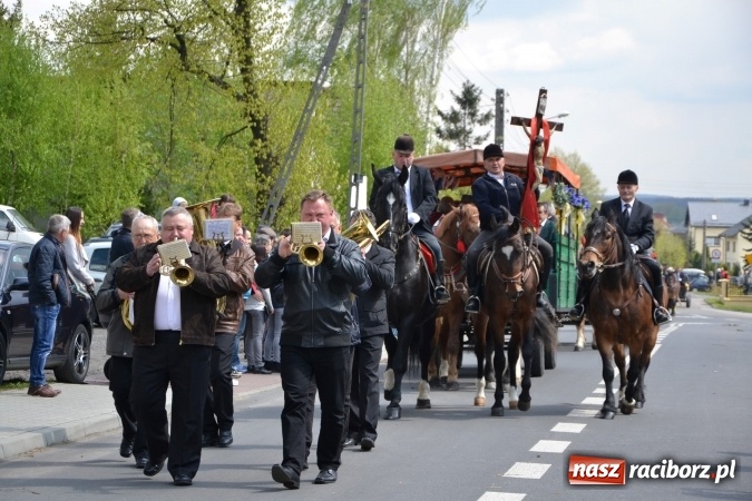Zdjęcie w galerii na portalu naszraciborz.pl: Galopem, czyli finał bieńkowickiej procesji konnej  wiadomości z regionu