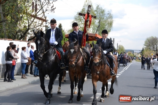Zdjęcie w galerii na portalu naszraciborz.pl: Galopem, czyli finał bieńkowickiej procesji konnej  wiadomości z regionu