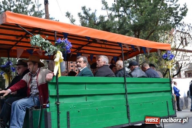 Zdjęcie w galerii na portalu naszraciborz.pl: Galopem, czyli finał bieńkowickiej procesji konnej  wiadomości z regionu
