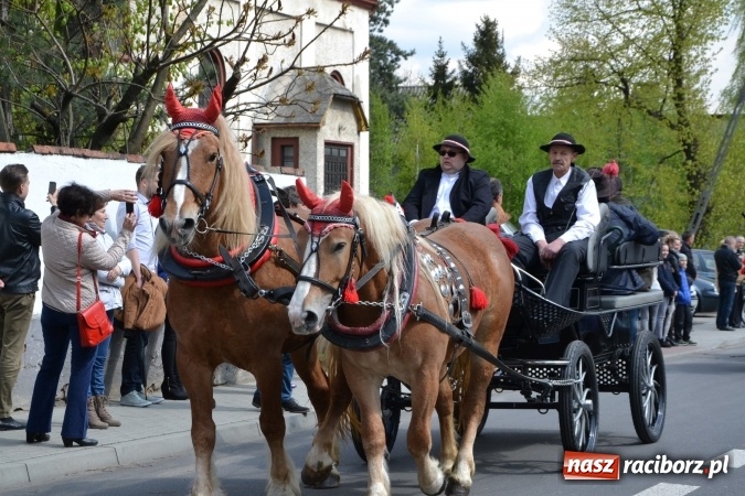 Zdjęcie w galerii na portalu naszraciborz.pl: Galopem, czyli finał bieńkowickiej procesji konnej  wiadomości z regionu