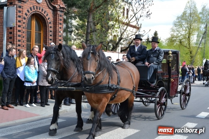 Zdjęcie w galerii na portalu naszraciborz.pl: Galopem, czyli finał bieńkowickiej procesji konnej  wiadomości z regionu