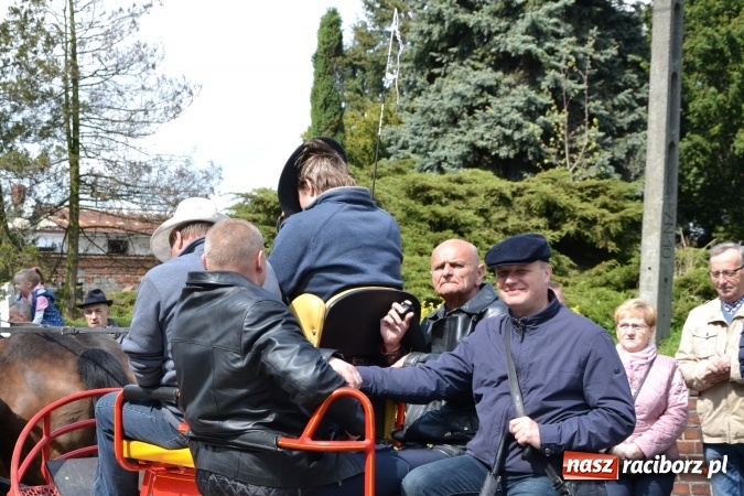 Zdjęcie w galerii na portalu naszraciborz.pl: Galopem, czyli finał bieńkowickiej procesji konnej  wiadomości z regionu