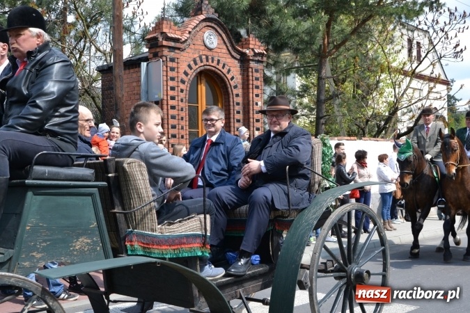 Zdjęcie w galerii na portalu naszraciborz.pl: Galopem, czyli finał bieńkowickiej procesji konnej  wiadomości z regionu