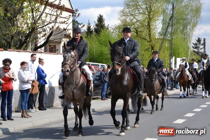 Zdjęcie w galerii na portalu naszraciborz.pl: Galopem, czyli finał bieńkowickiej procesji konnej  wiadomości z regionu