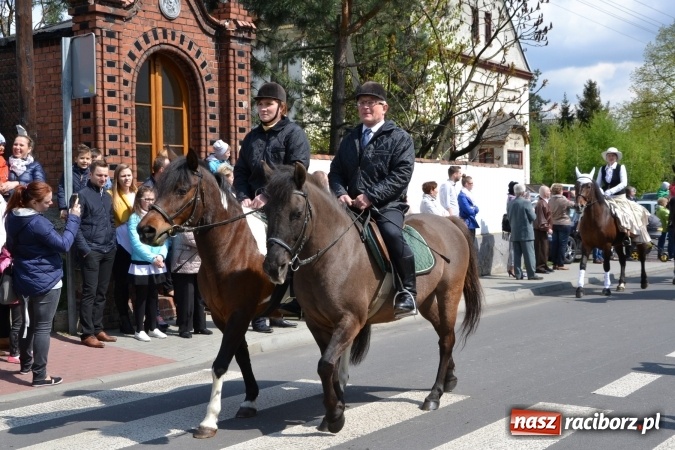 Zdjęcie w galerii na portalu naszraciborz.pl: Galopem, czyli finał bieńkowickiej procesji konnej  wiadomości z regionu