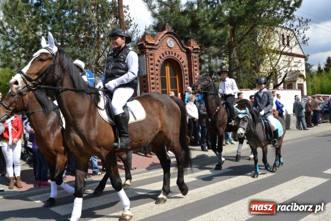 Zdjęcie w galerii na portalu naszraciborz.pl: Galopem, czyli finał bieńkowickiej procesji konnej  wiadomości z regionu