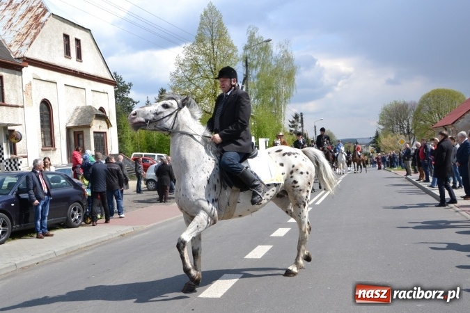 Zdjęcie w galerii na portalu naszraciborz.pl: Galopem, czyli finał bieńkowickiej procesji konnej  wiadomości z regionu